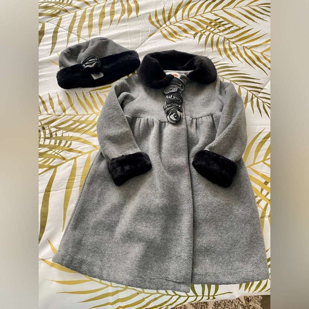 Girl’s light coat and hat set